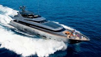 Canados 120 superyacht Far Away running